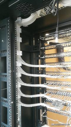 弱電工程機柜施工理線 哪個方案最佳？